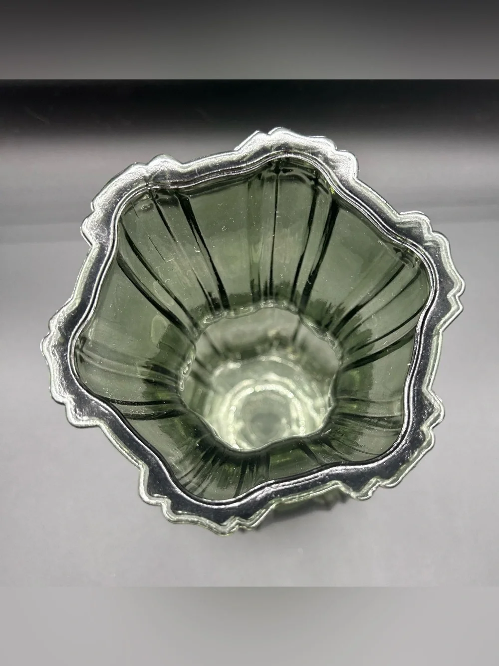Vintage Green Glass Ribbed Vase Scalloped Acorn Marked Bottom 10
